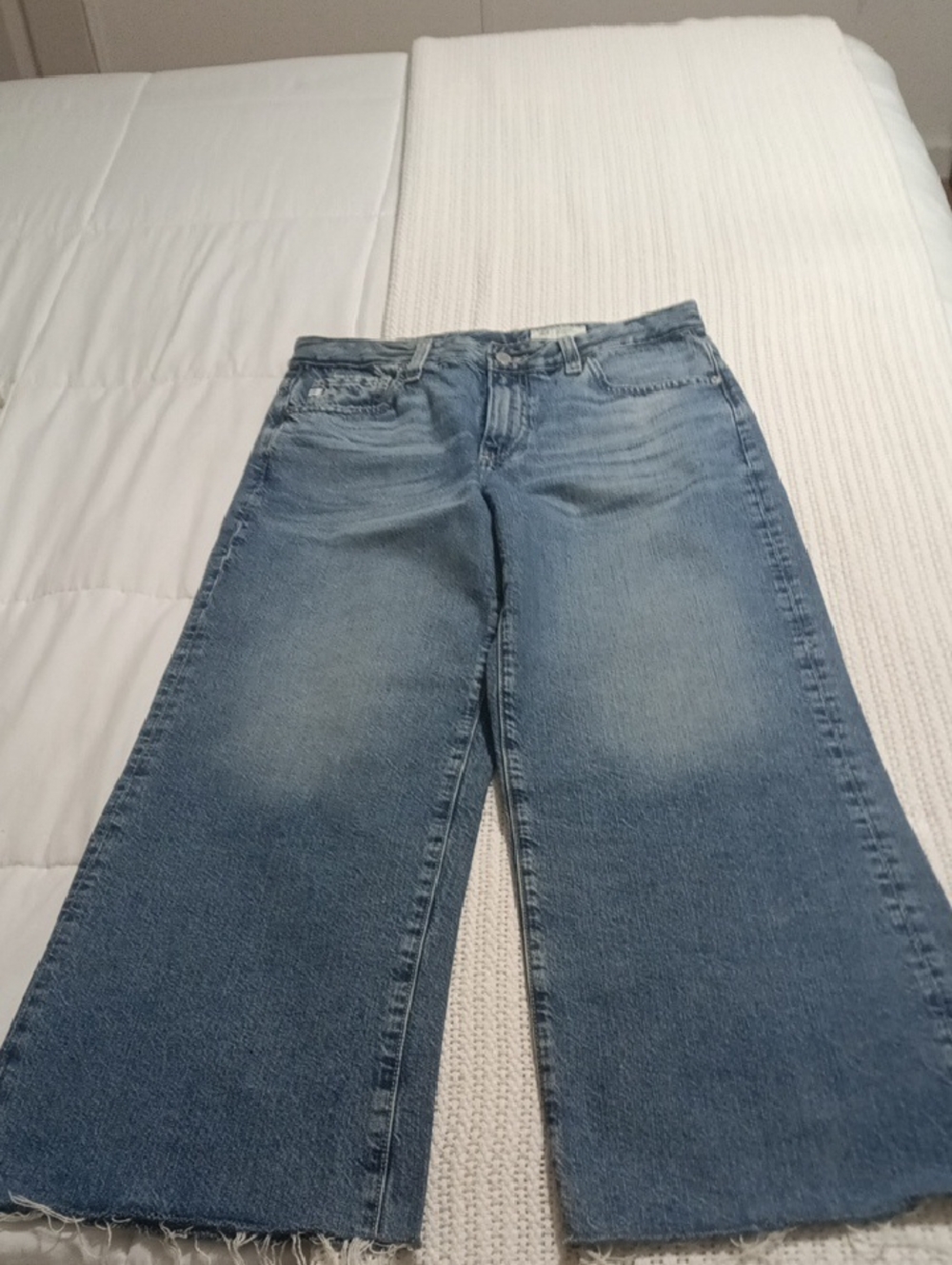 Wide-Leg Women's Jeans in Faded Blue Wash
